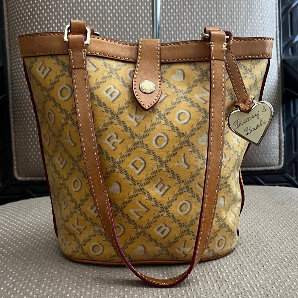 Dooney & Bourke vintage shoulder bag yellow GUC